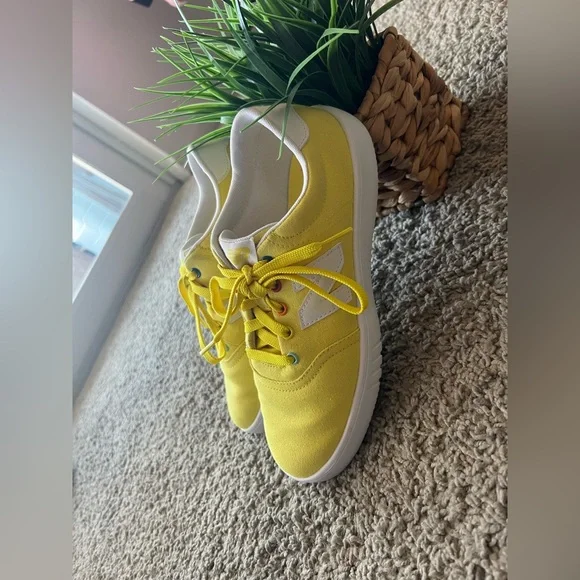 New Balance x Isaac Mizrahi Yellow Canvas Sneakers Women's Size 8.5 Rare - Picture 4 of 9